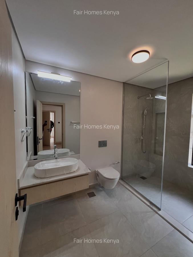 5 Bed Townhouse with En Suite at Lavington Green - 3