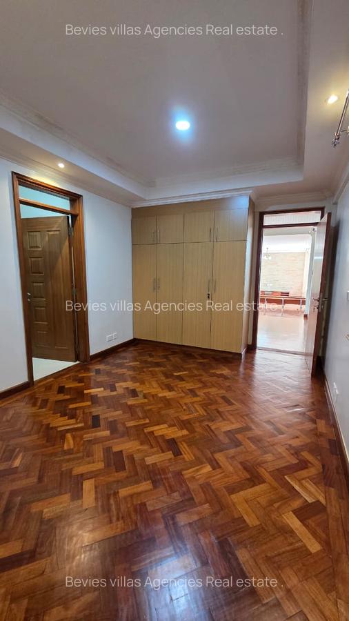 4 Bed Apartment with En Suite at Parklands - 11