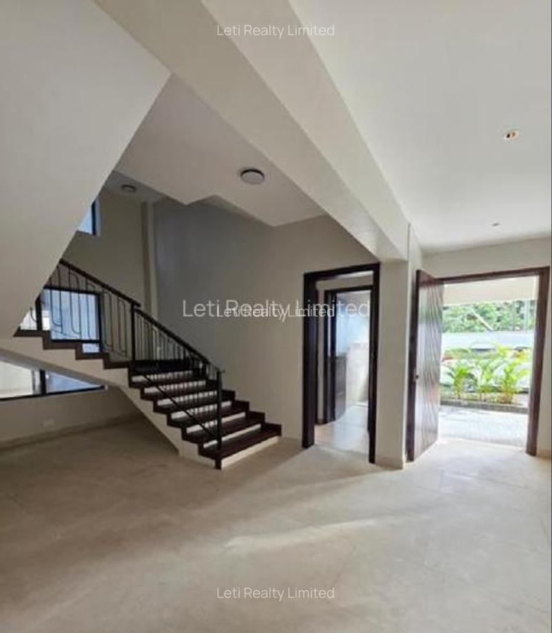 5 Bed Townhouse with En Suite in Lavington - 4