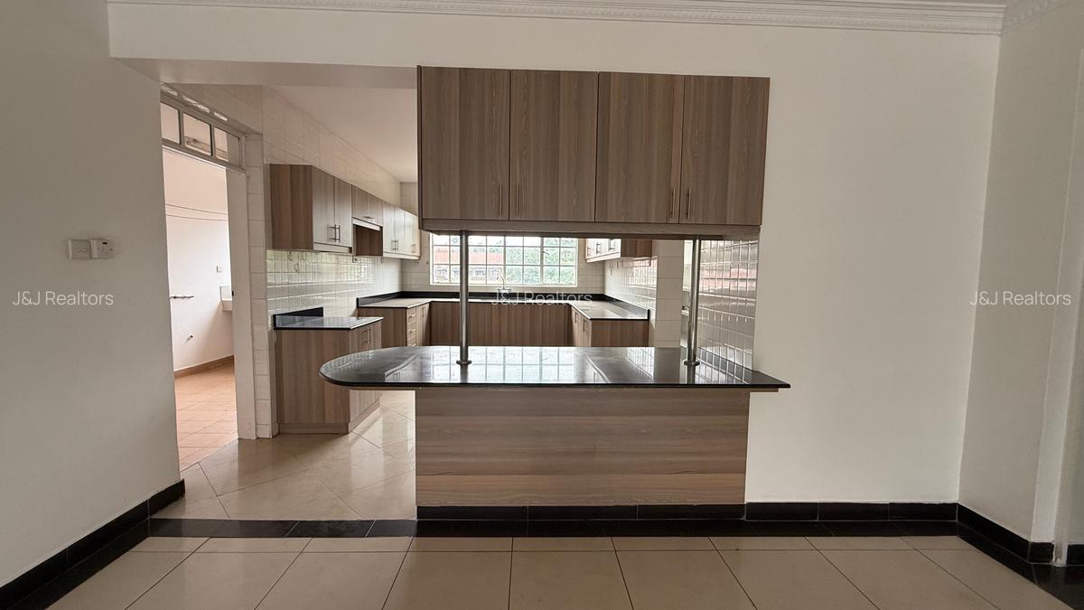 4 Bed Apartment with En Suite in Riverside - 7
