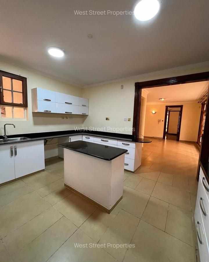 4 Bed Townhouse with En Suite at Kyuna - 6