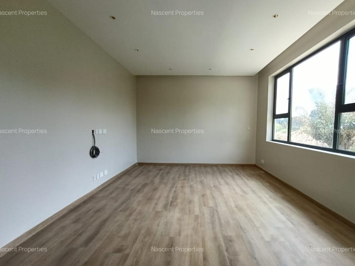 5 Bed Townhouse with En Suite in Lavington - 19