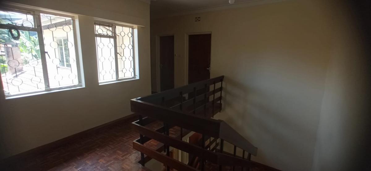 5 Bed Townhouse with En Suite in Lavington - 2