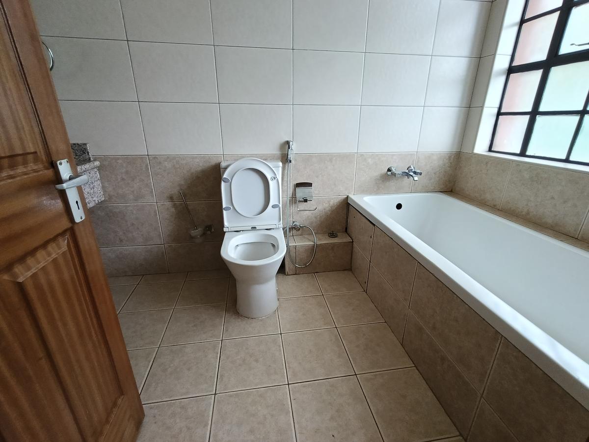 4 Bed Townhouse with En Suite at Lavington - 11