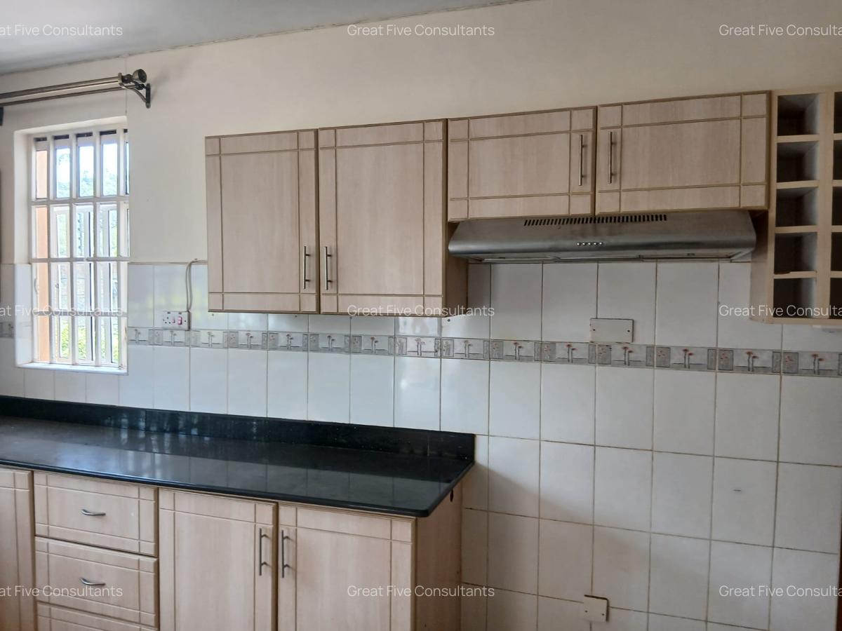 4 Bed Villa with En Suite in Rosslyn - 9