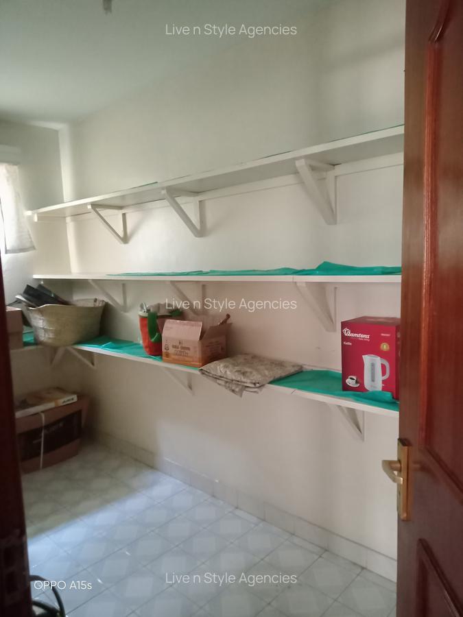 5 Bed House with En Suite in Runda - 9