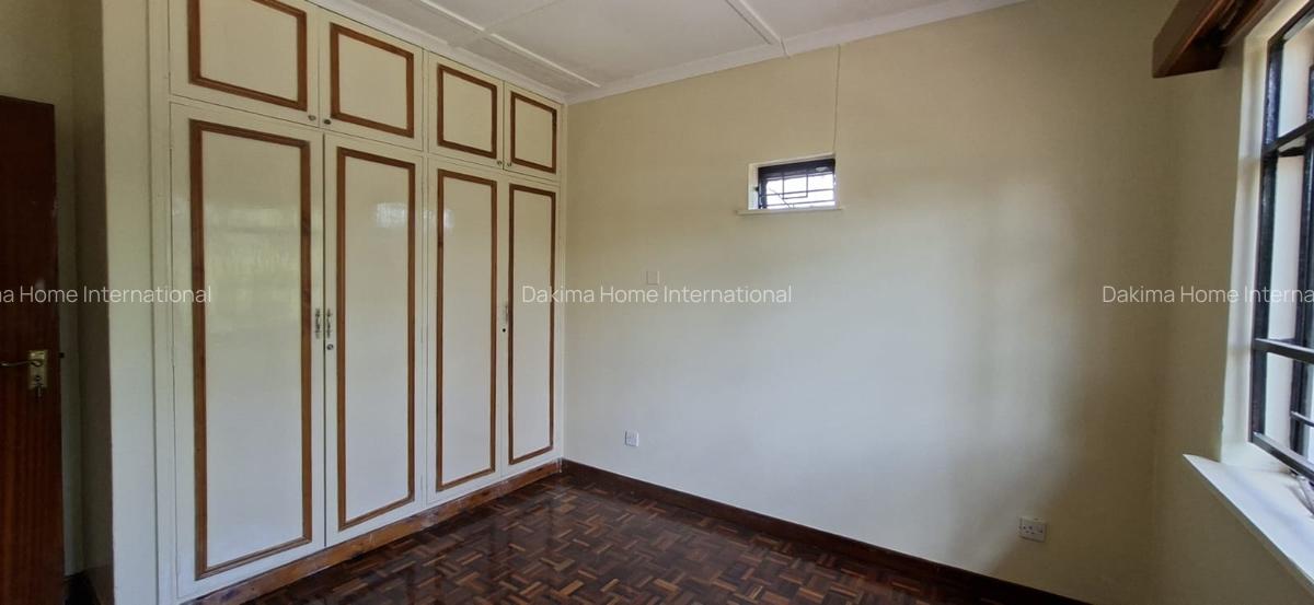 4 Bed House with En Suite in Nyari - 11