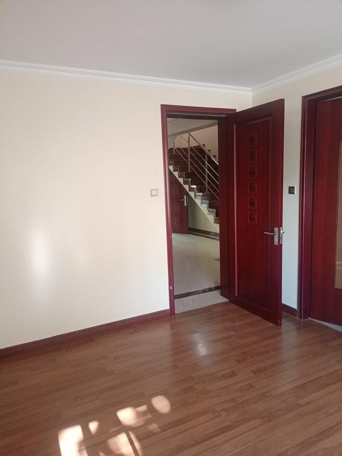 5 Bed House with En Suite at Spring Valley - 10