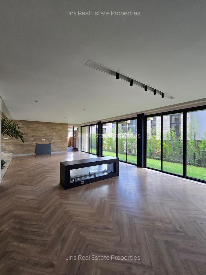 5 Bed Townhouse with En Suite in Brookside - 16