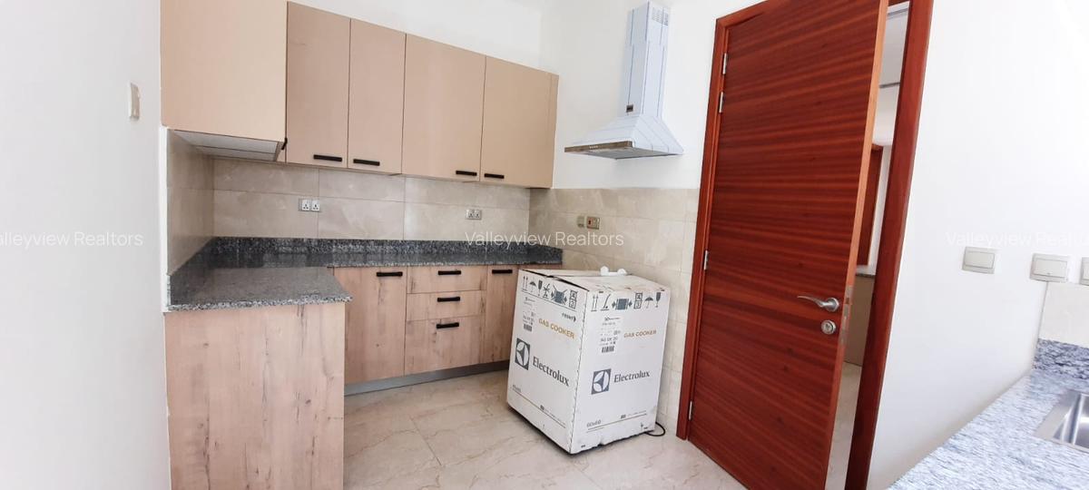 5 Bed Townhouse with En Suite at Lavington - 13