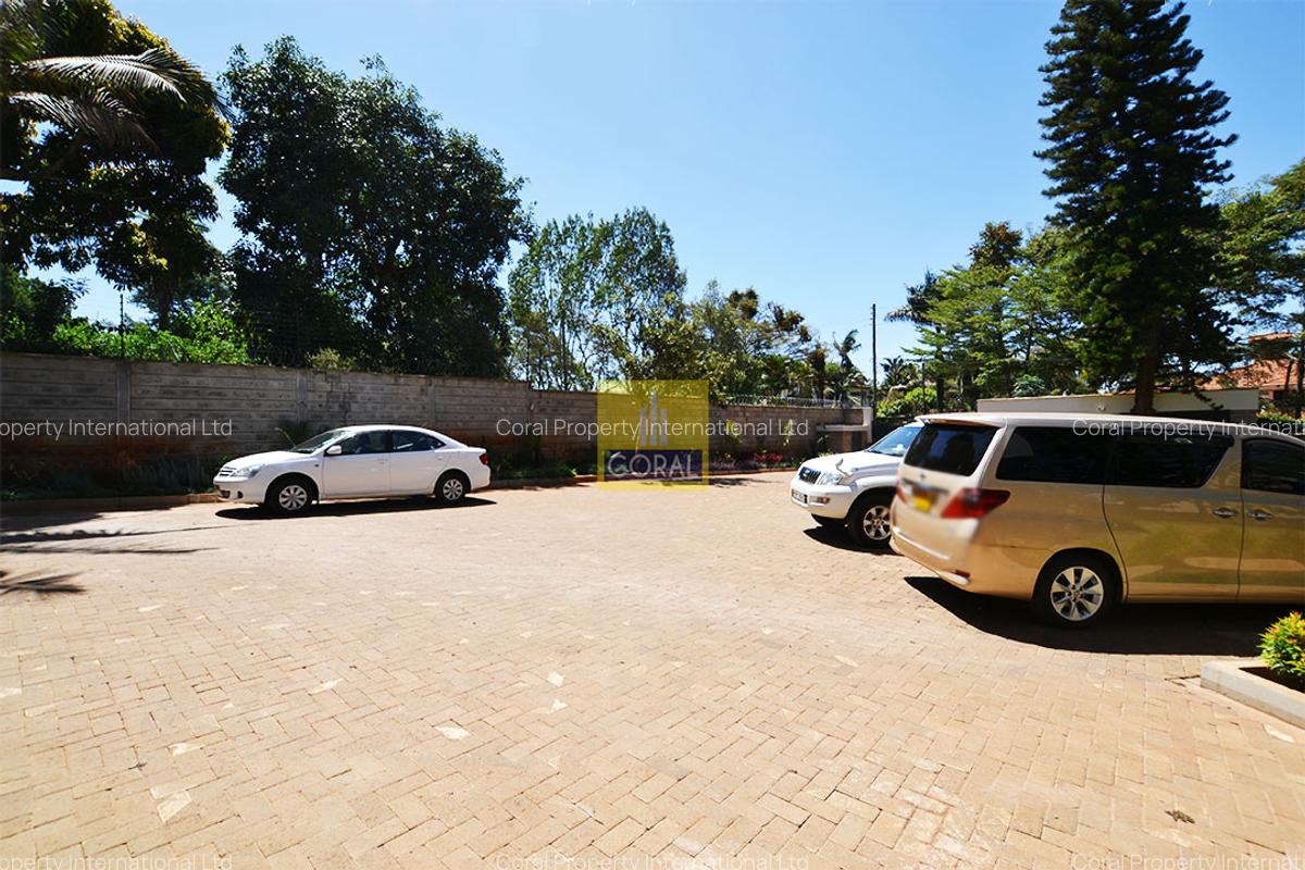4 Bed House in Nyari - 2