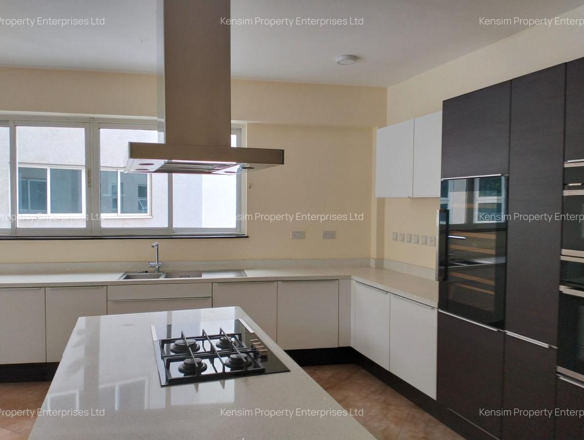 4 Bed Apartment with En Suite in Brookside - 11