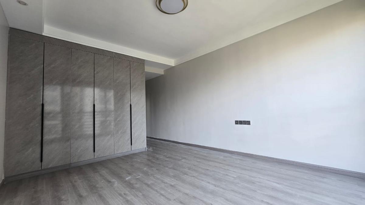 3 Bed Apartment with En Suite in Riverside - 13