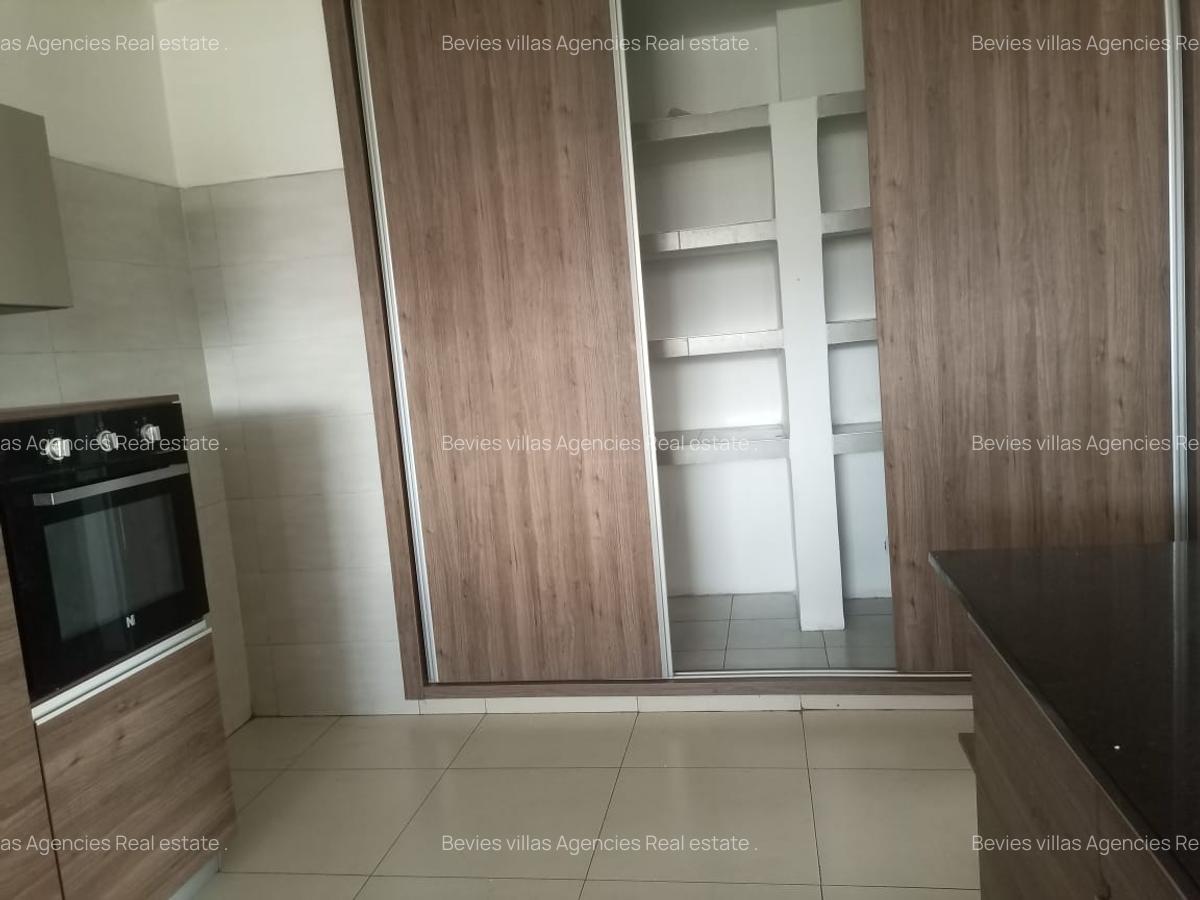 3 Bed Apartment with En Suite at Parklands - 6