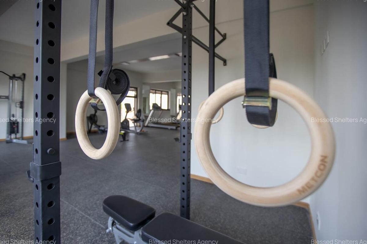 Serviced 1 Bed Apartment with En Suite in Garden Estate - 10