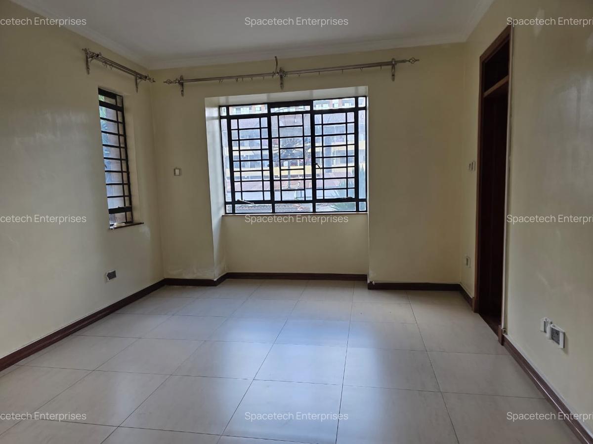 4 Bed Apartment with En Suite in Parklands - 10