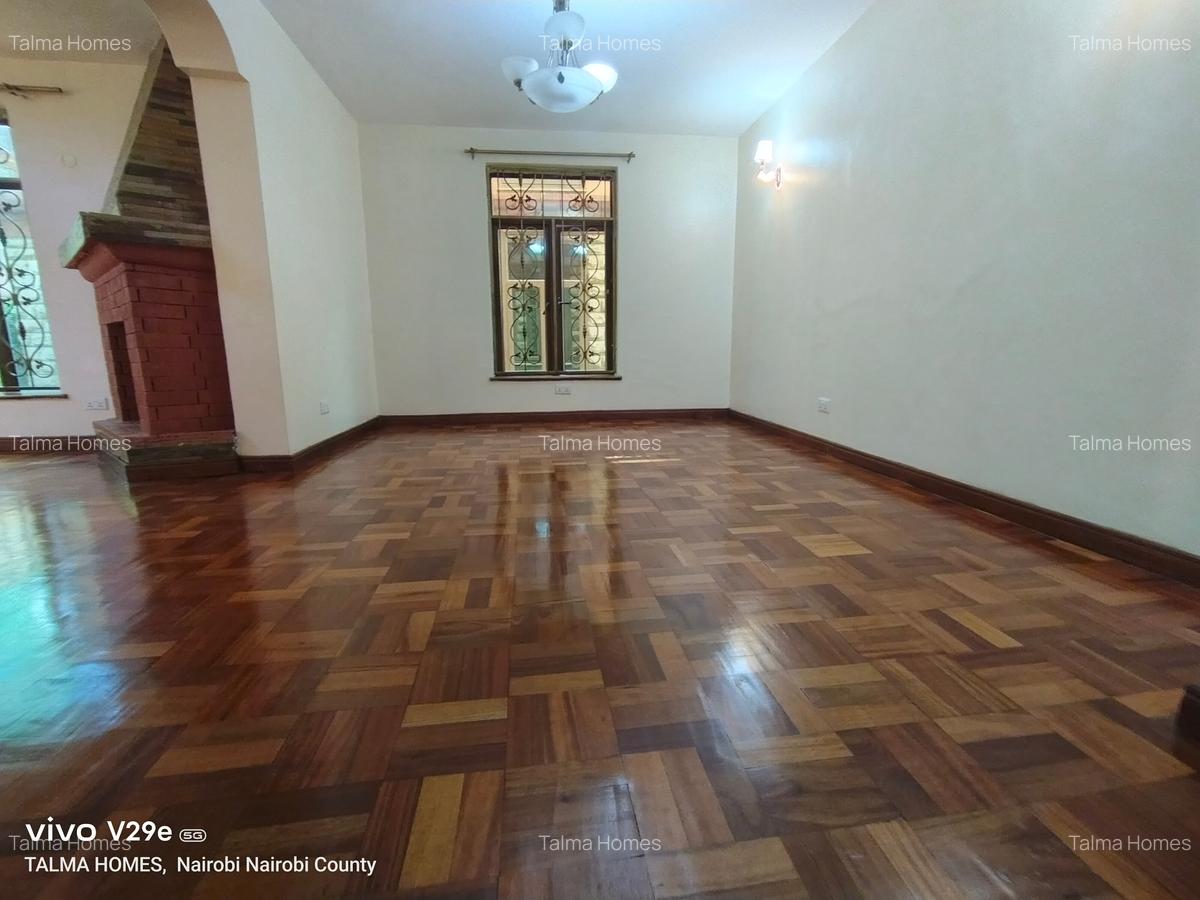 5 Bed Townhouse with En Suite at Valley Arcade - 5