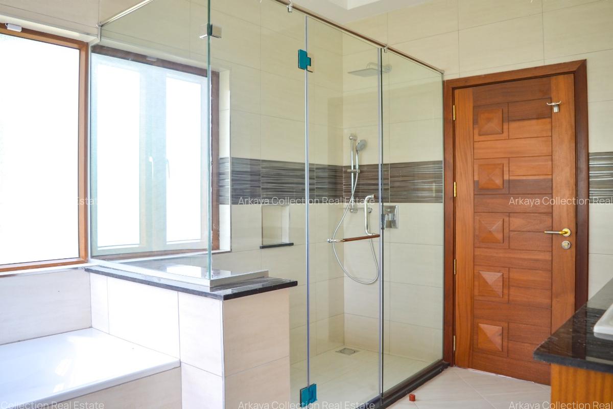 5 Bed House with En Suite in Lavington - 8