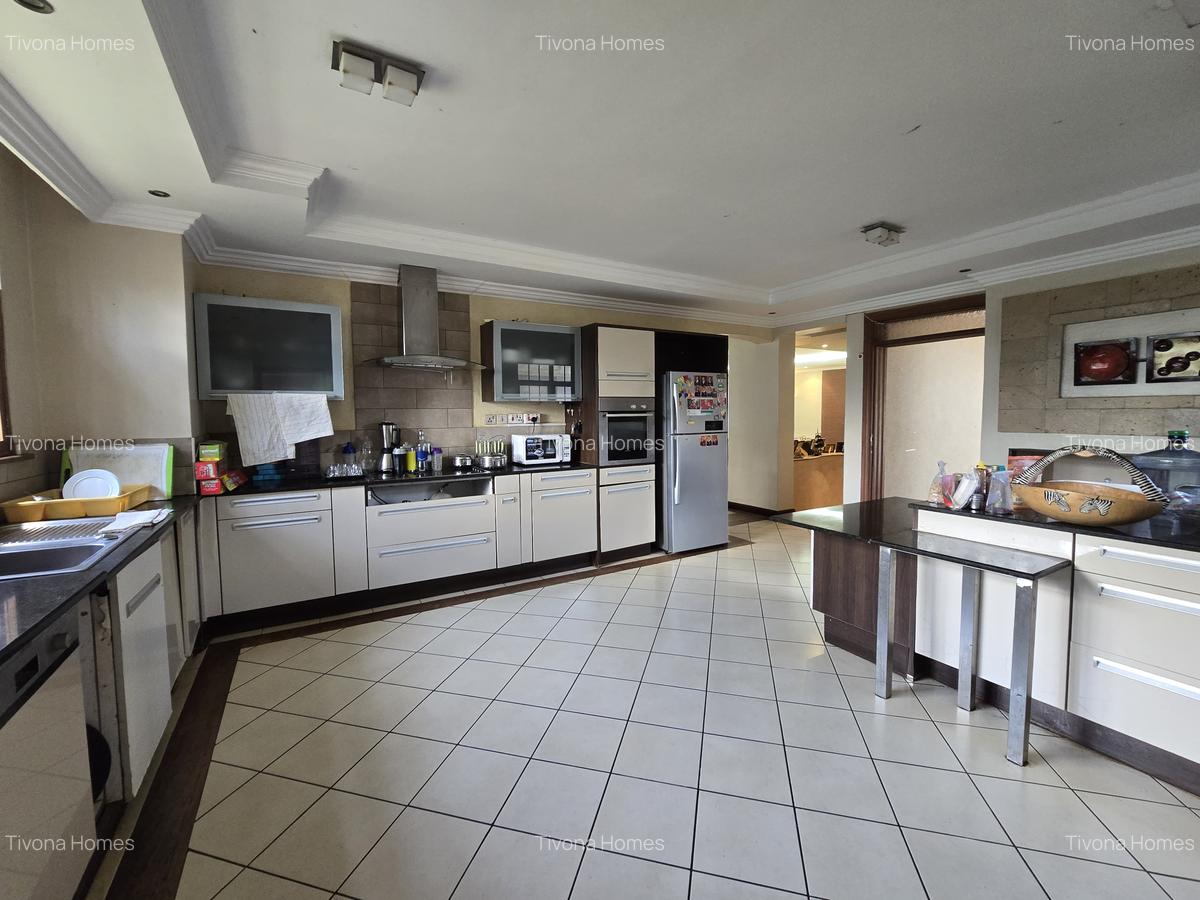 4 Bed House with En Suite in Runda - 8