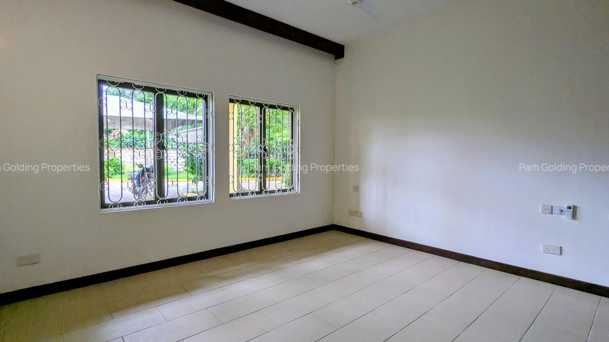 3 Bed Apartment with En Suite at Greenwood Drive - 14