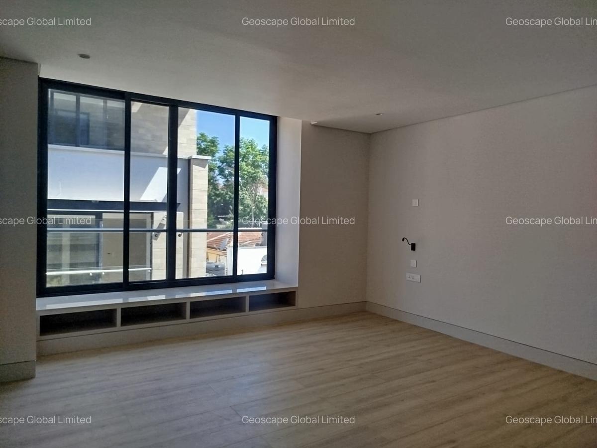 5 Bed House with En Suite in Spring Valley - 6