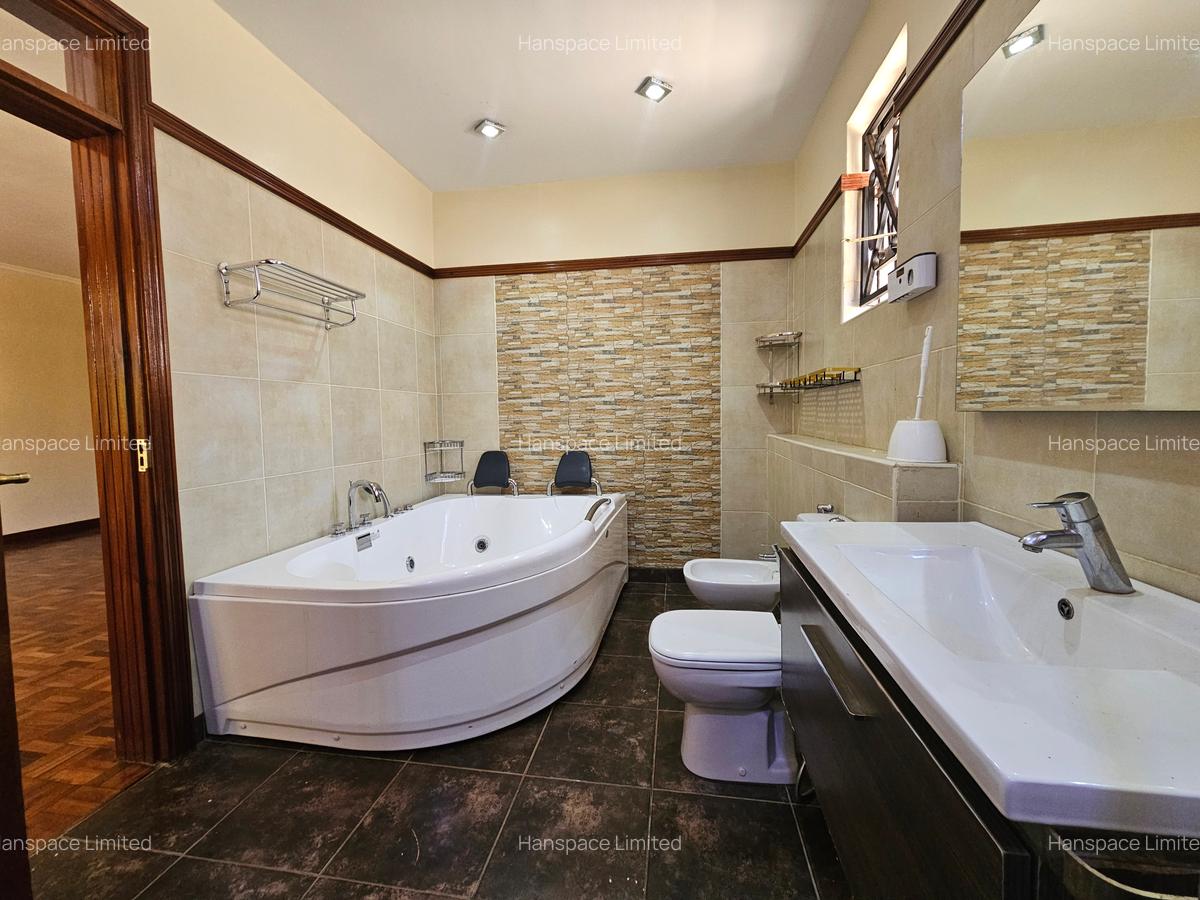 5 Bed Townhouse with En Suite in Kileleshwa - 19