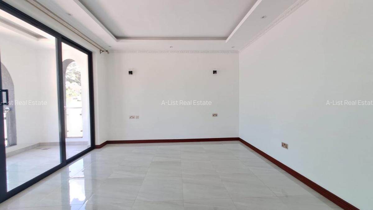 5 Bed Townhouse with En Suite at James Gichuru - 10