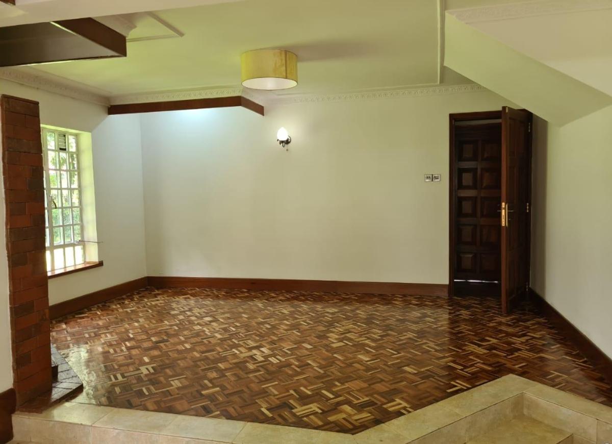 5 Bed House with En Suite in Runda - 10