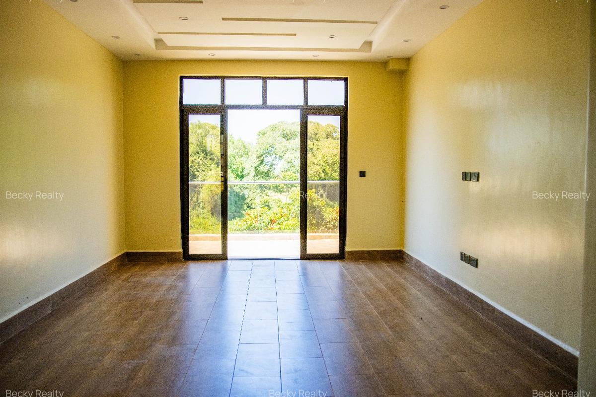 4 Bed House with En Suite at Riabai Road - 7