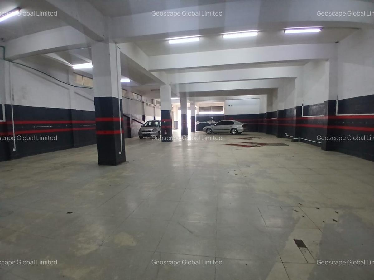 5,500 ft² Warehouse with Parking in Industrial Area - 1