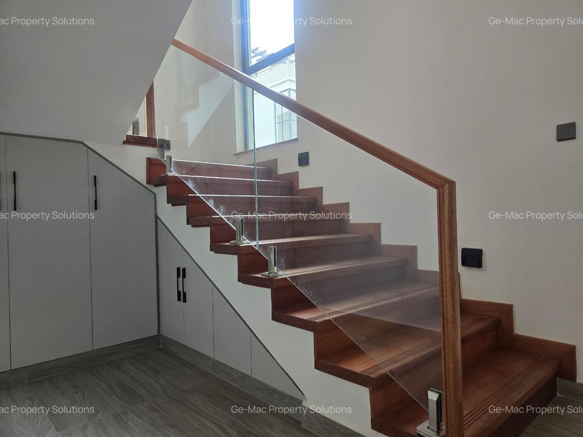 5 Bed Townhouse with En Suite in Lavington - 9