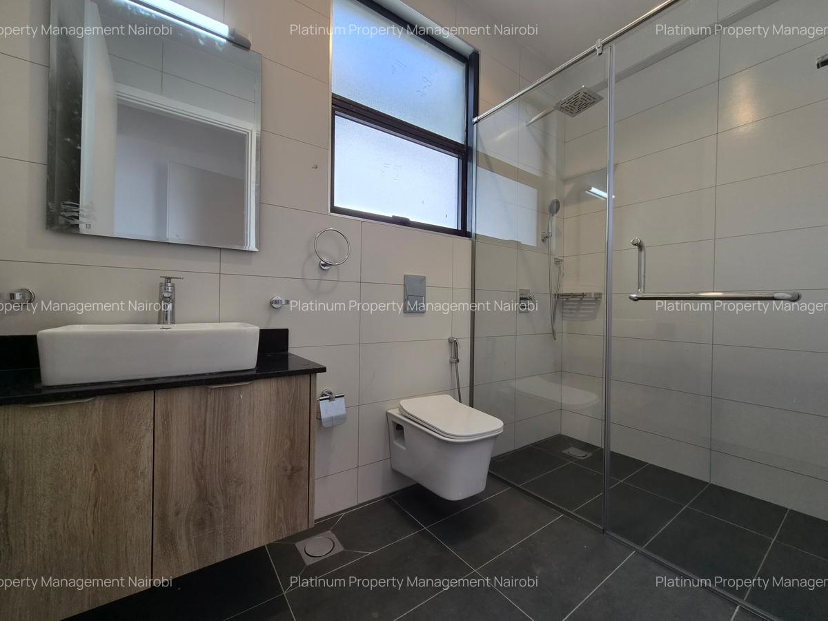 3 Bed Apartment with En Suite at Second Parklands - 19