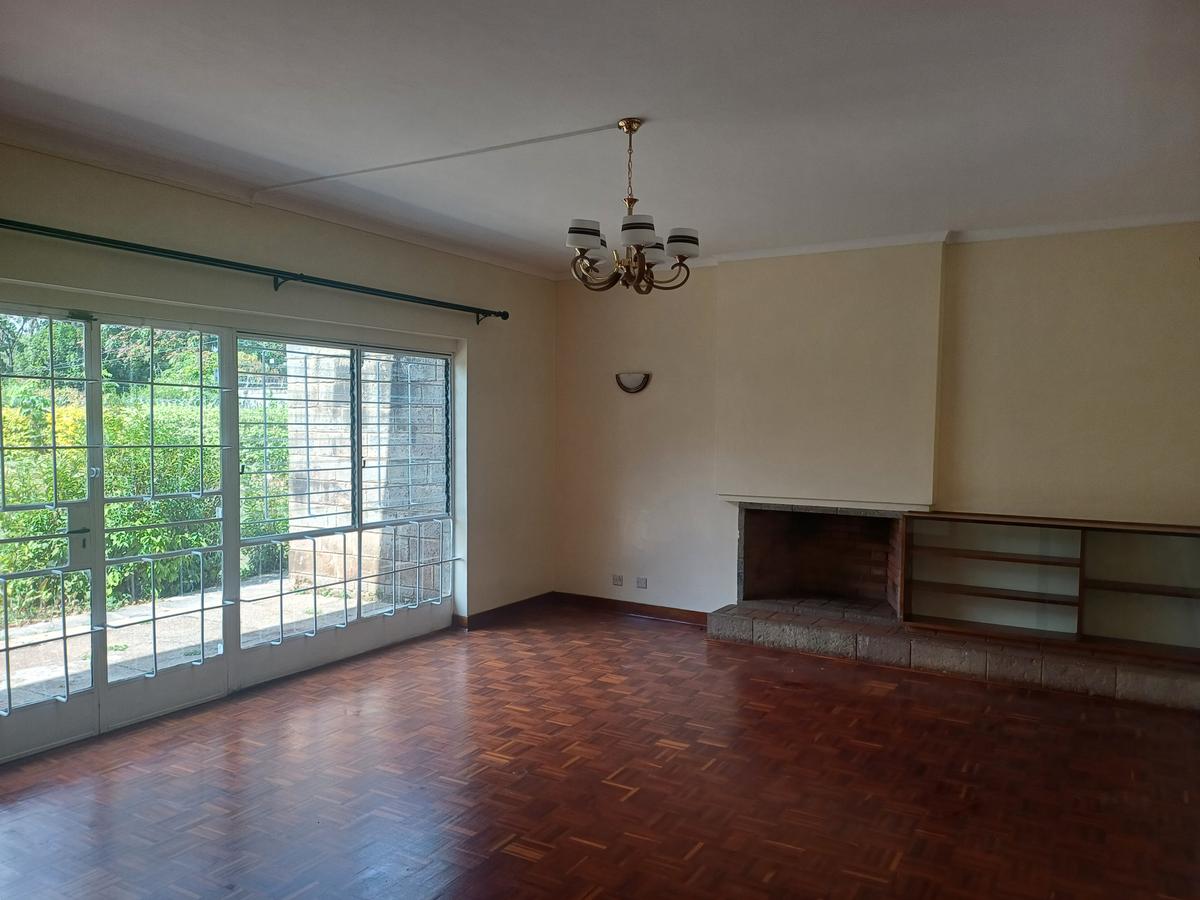 4 Bed House with En Suite in Lavington - 6