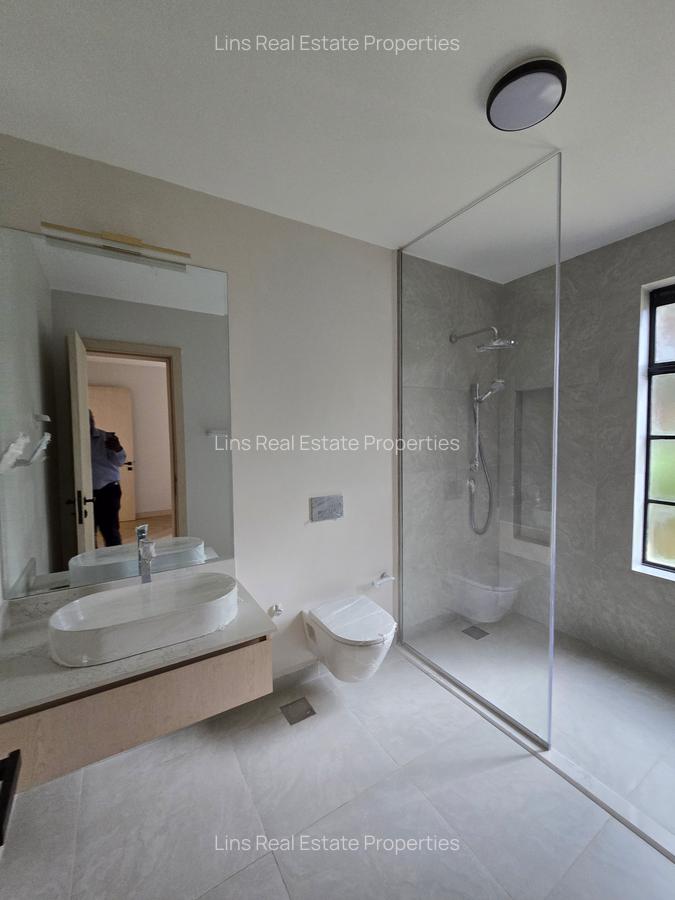 6 Bed Townhouse with En Suite in Lavington - 20