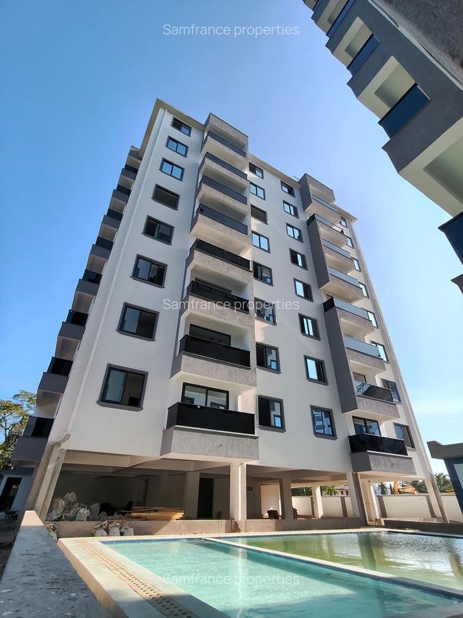 Serviced 3 Bed Apartment with En Suite at Moyne Drive - 2