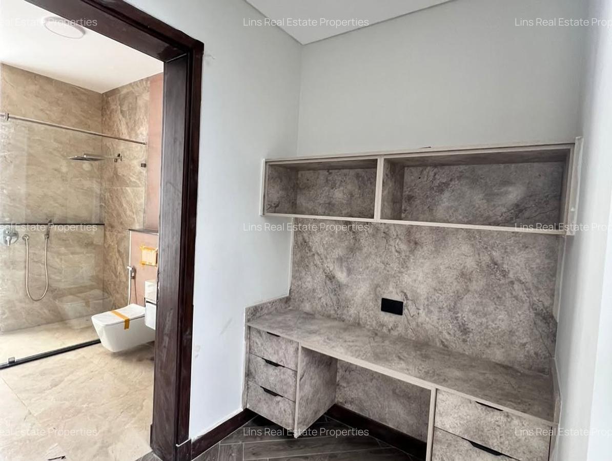 5 Bed House with En Suite in Nyari - 13