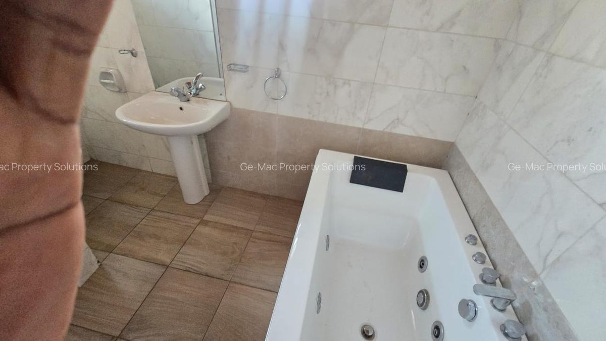 5 Bed House with En Suite in Nyari - 11