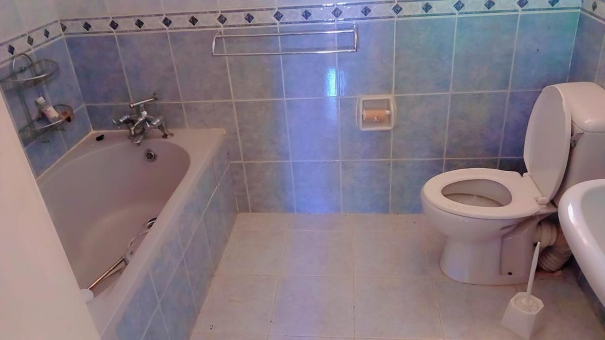 5 Bed House with En Suite in Loresho - 11