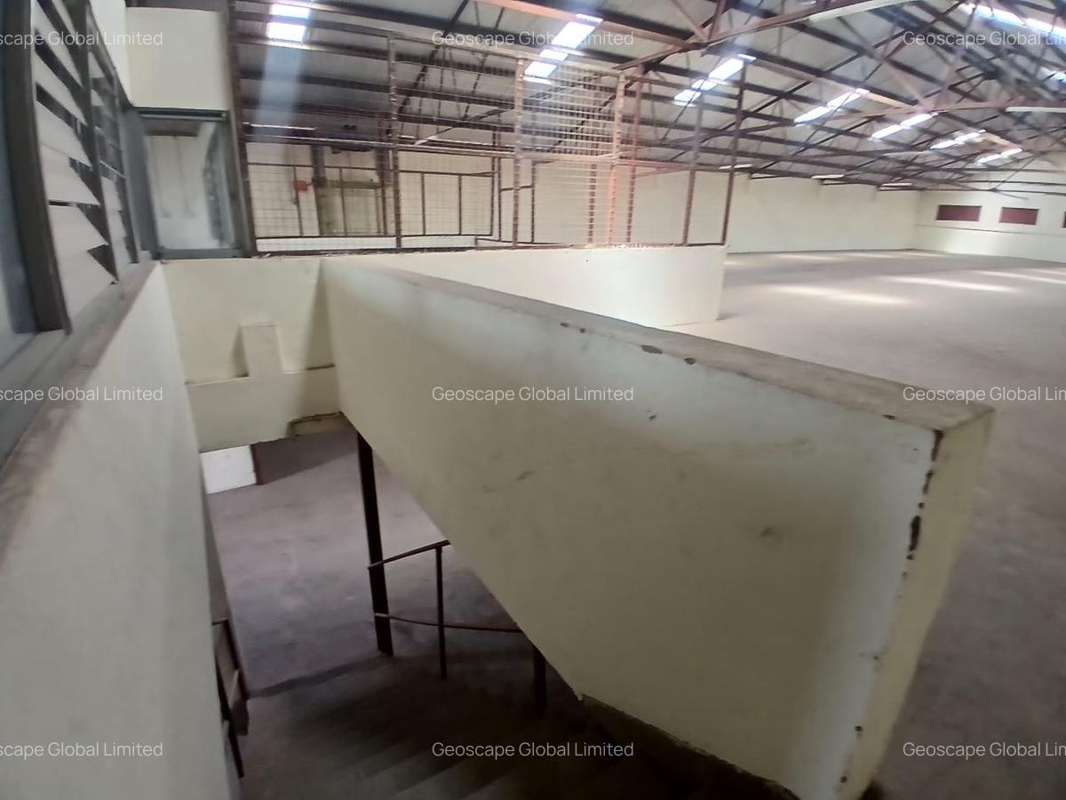 45,000 ft² Warehouse with Lift in Industrial Area - 2