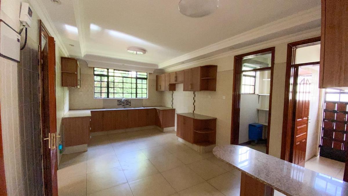 5 Bed Townhouse with En Suite in Rosslyn - 3