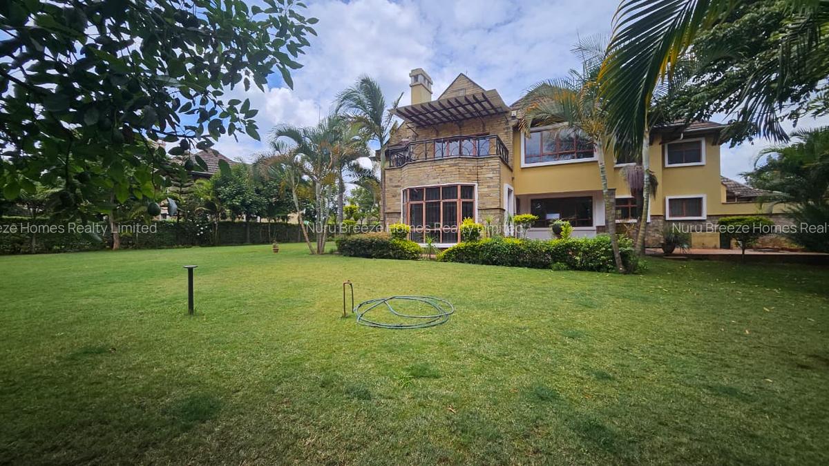 5 Bed House with En Suite in Runda - 1