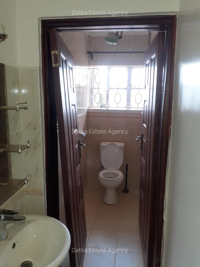 4 Bed House with En Suite at Mountain View - 7