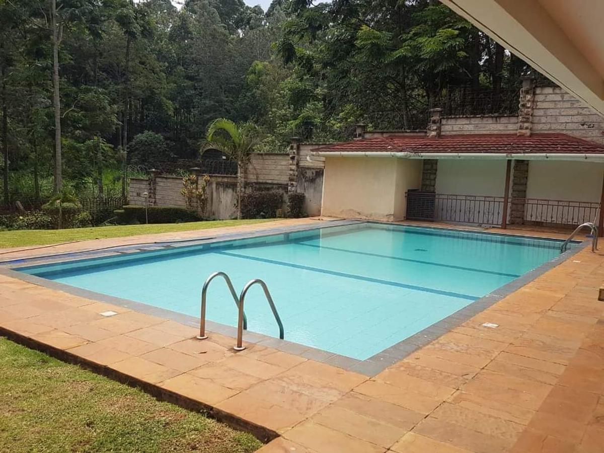 4 Bed House with Swimming Pool at Rosslyn - 3