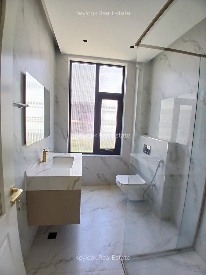 5 Bed Townhouse with En Suite at Lavington Green - 18