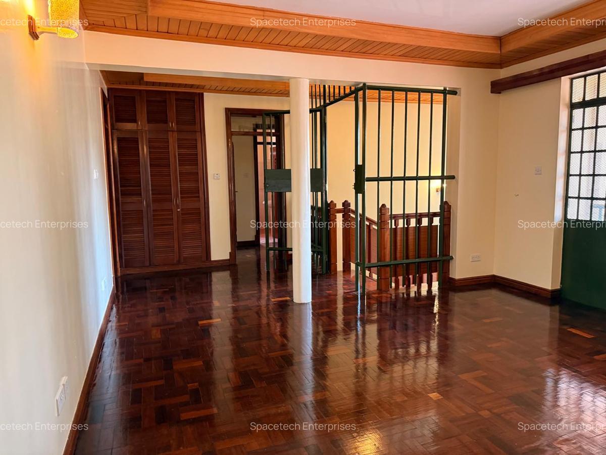 5 Bed House with En Suite in Nyari - 19