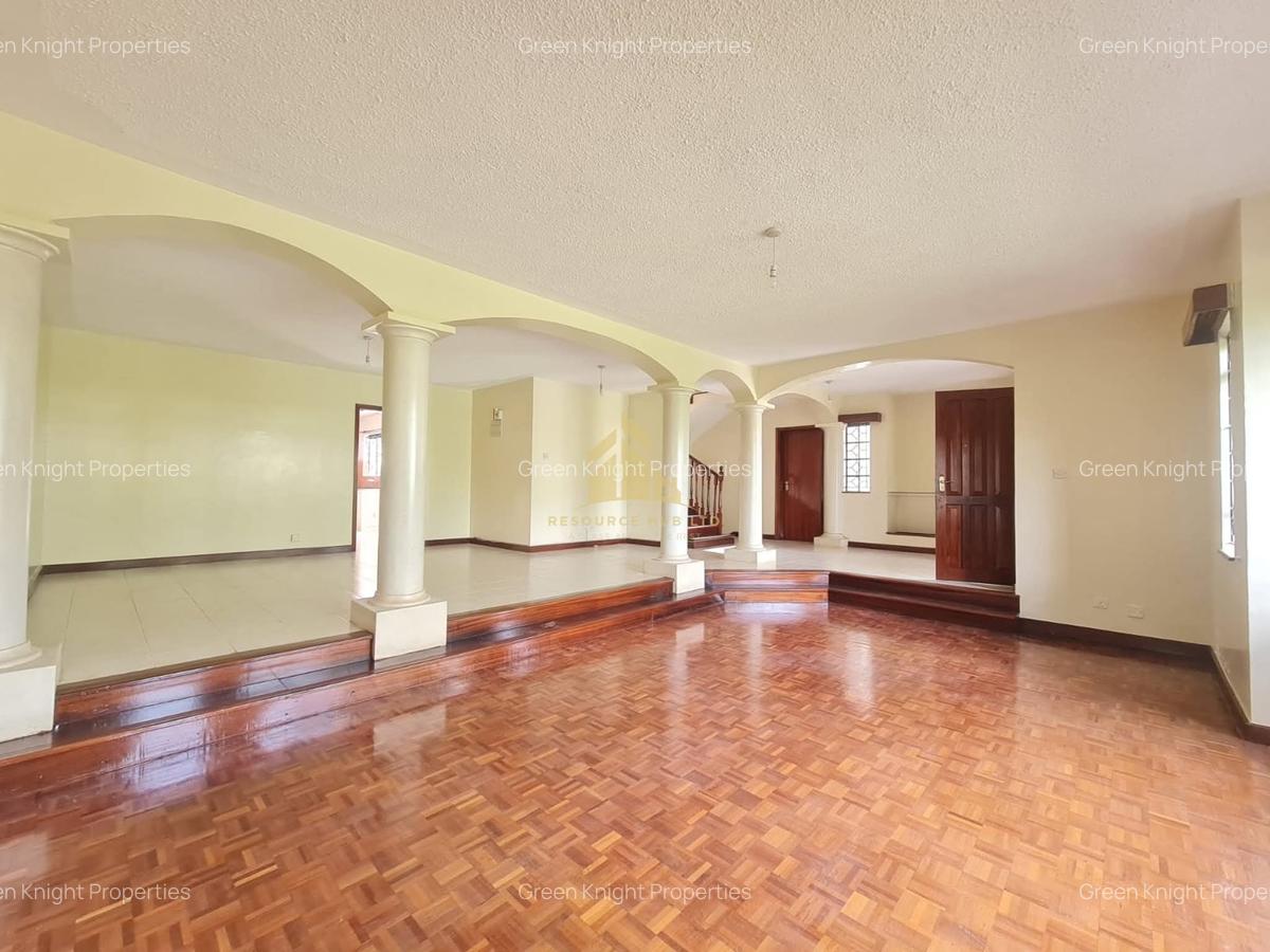 4 Bed Townhouse with En Suite in Westlands Area - 1