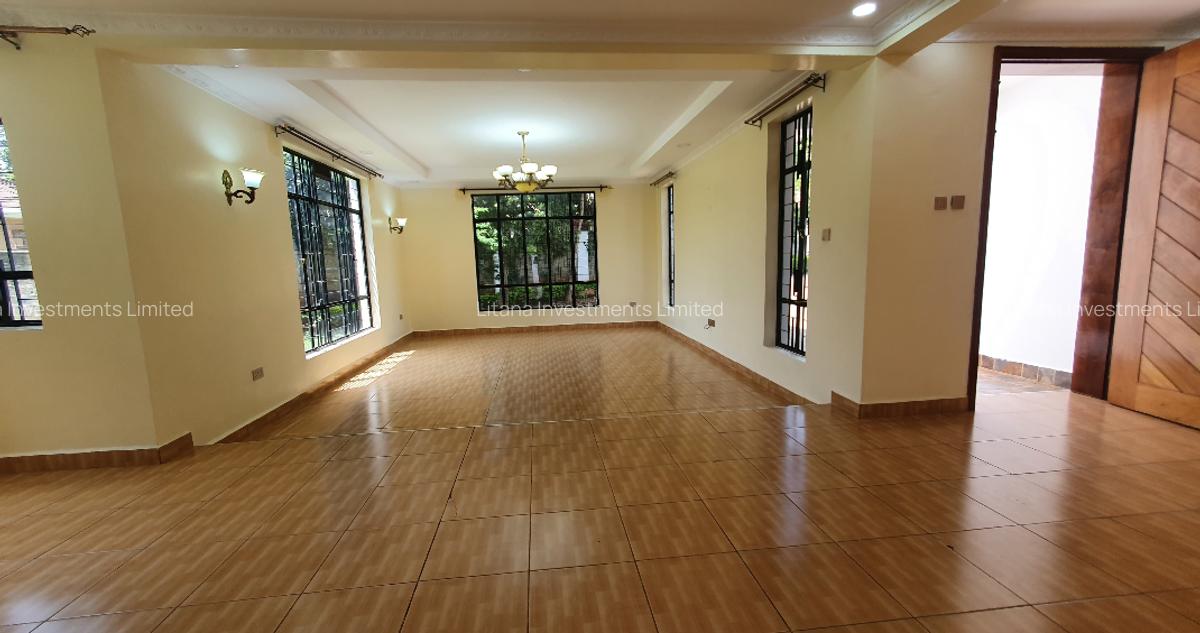 4 Bed House with En Suite at Old Runda - 5