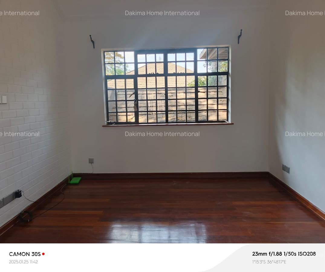 4 Bed Townhouse with En Suite in Spring Valley - 3