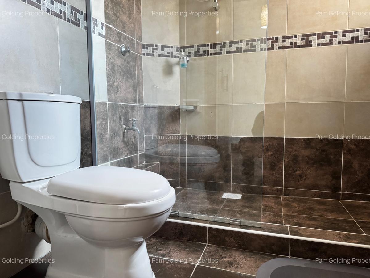 2 Bed Apartment with En Suite in Riverside - 17