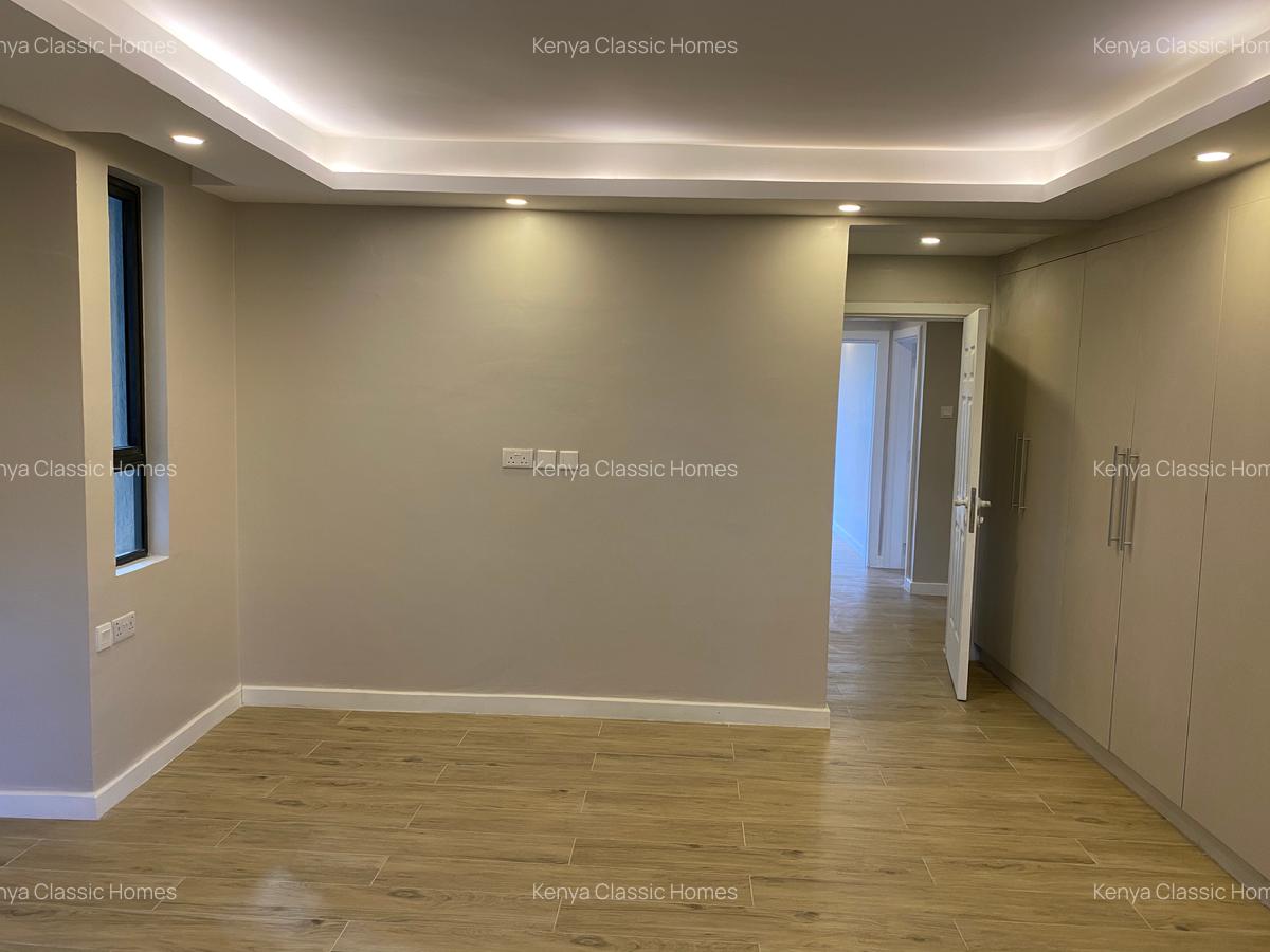 3 Bed Apartment with En Suite at Lavington - 16